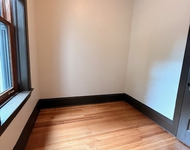 2528 W Iowa Street - Photo Thumbnail 9