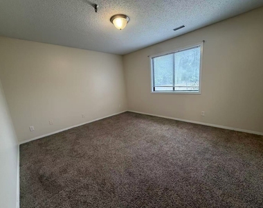 1340 Brook Street - Photo Thumbnail 12