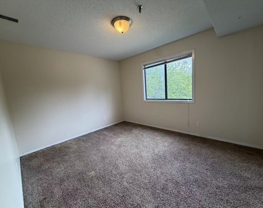 1340 Brook Street - Photo Thumbnail 14