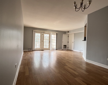 607 Quincy Bridge Lane - Photo Thumbnail 1