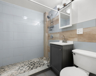 2237 S Oakley Avenue - Photo Thumbnail 15