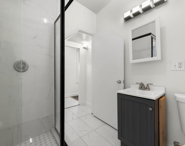 2237 S Oakley Avenue - Photo Thumbnail 12