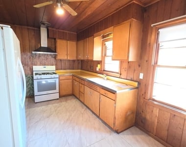 1207 W Main Street - Photo Thumbnail 2