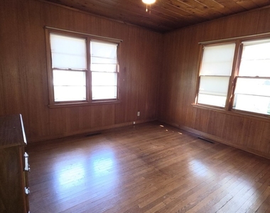 1207 W Main Street - Photo Thumbnail 9