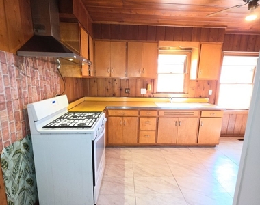 1207 W Main Street - Photo Thumbnail 3