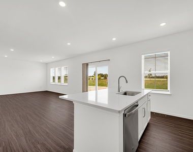 349 Danforth Drive - Photo Thumbnail 7