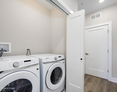 261 Washington Boulevard - Photo Thumbnail 16