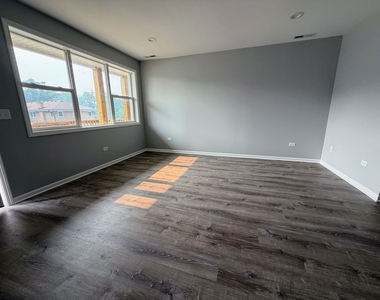 311 S Lodge Lane - Photo Thumbnail 2