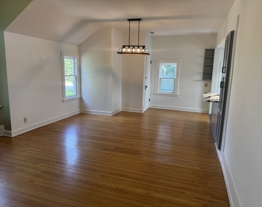 502 E Washington Street - Photo Thumbnail 5