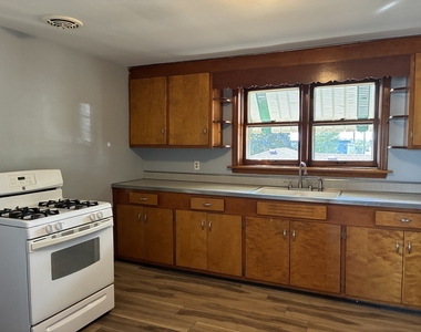 2312 Division Street - Photo Thumbnail 8