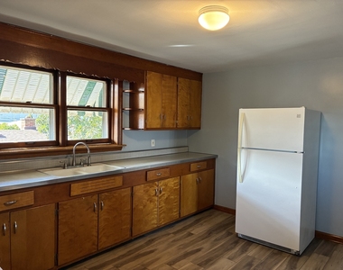 2312 Division Street - Photo Thumbnail 9