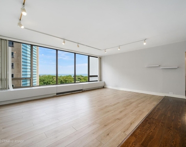2800 N Lake Shore Drive - Photo Thumbnail 8