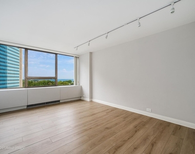 2800 N Lake Shore Drive - Photo Thumbnail 14