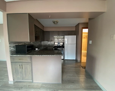 7816 W 79 Place - Photo Thumbnail 3