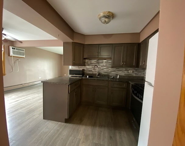 7816 W 79 Place - Photo Thumbnail 4