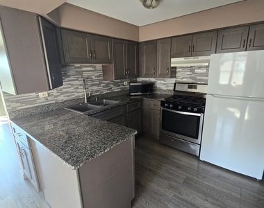 7816 W 79 Place - Photo Thumbnail 5
