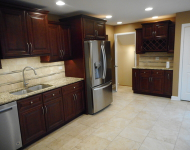 207 Downing Drive - Photo Thumbnail 2
