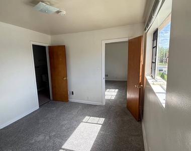 1014 Edwards Street - Photo Thumbnail 8