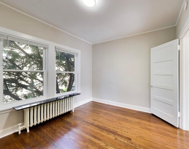 2611 Eastwood Avenue - Photo Thumbnail 13