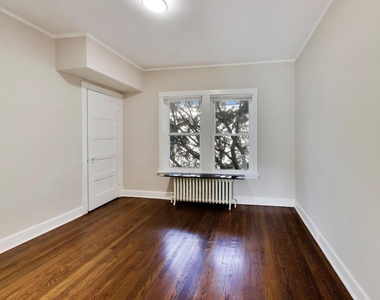 2611 Eastwood Avenue - Photo Thumbnail 12