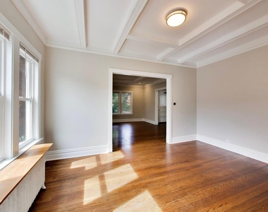 2611 Eastwood Avenue - Photo Thumbnail 6