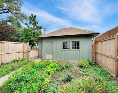 2611 Eastwood Avenue - Photo Thumbnail 20