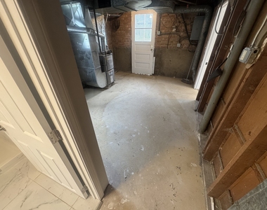 14700 Avalon Avenue - Photo Thumbnail 12