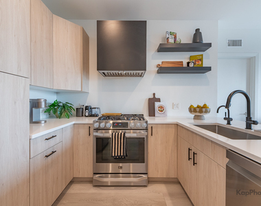 859 W Erie Street - Photo Thumbnail 9