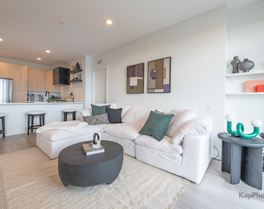 859 W Erie Street - Photo Thumbnail 4