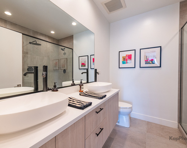 859 W Erie Street - Photo Thumbnail 17