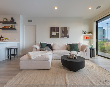 859 W Erie Street - Photo Thumbnail 2