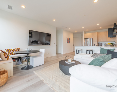 859 W Erie Street - Photo Thumbnail 5