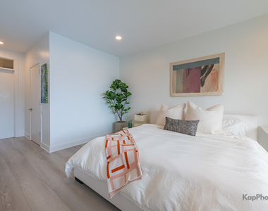 859 W Erie Street - Photo Thumbnail 10