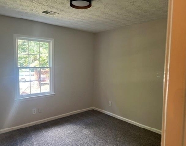 3191 Woodbridge Court - Photo Thumbnail 12
