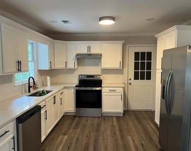 3191 Woodbridge Court - Photo Thumbnail 6