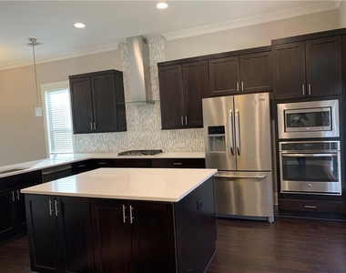 511 Alden Dr - Photo Thumbnail 1