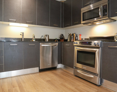 910 W Huron Street - Photo Thumbnail 9