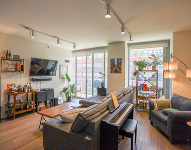 910 W Huron Street - Photo Thumbnail 7