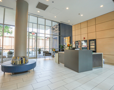 910 W Huron Street - Photo Thumbnail 20