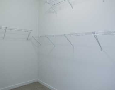 910 W Huron Street - Photo Thumbnail 14