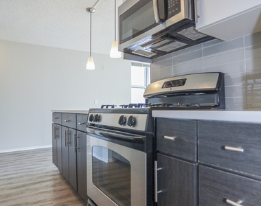 180 N Jefferson Street - Photo Thumbnail 7