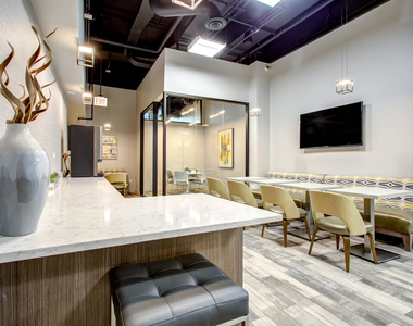 180 N Jefferson Street - Photo Thumbnail 20