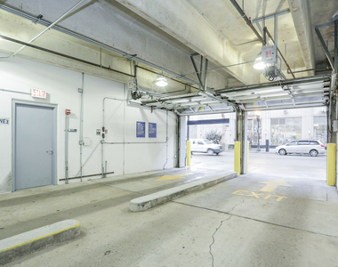 180 N Jefferson Street - Photo Thumbnail 17