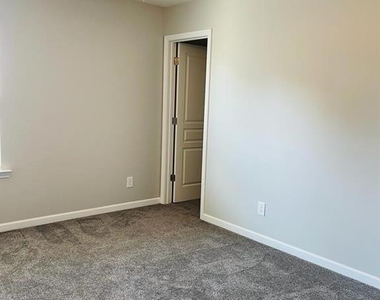 411 Timberleaf Road - Photo Thumbnail 21
