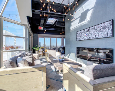180 N Jefferson Street - Photo Thumbnail 19