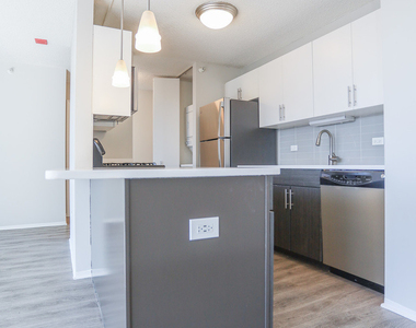 180 N Jefferson Street - Photo Thumbnail 3