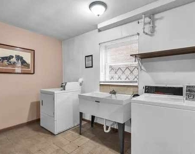 6747 N Olmsted Avenue - Photo Thumbnail 6