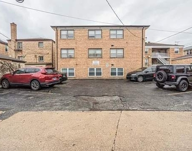 6747 N Olmsted Avenue - Photo Thumbnail 7