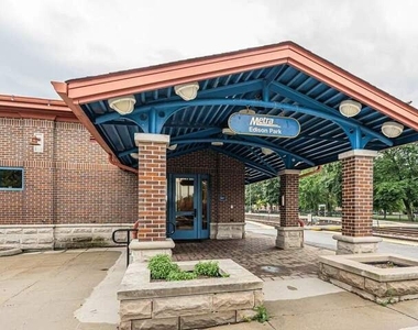 6747 N Olmsted Avenue - Photo Thumbnail 8
