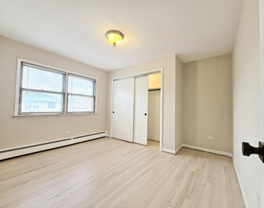 6747 N Olmsted Avenue - Photo Thumbnail 4